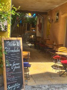 Restoran või mõni muu söögikoht majutusasutuses Hotel & Restaurant zur Post