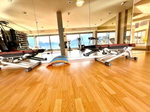 Fitness centrum a/nebo fitness zařízení v ubytování Spa luxury app for 2 or 4 pers centre lac view