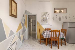 A kitchen or kitchenette at La casa di nonna Lilla