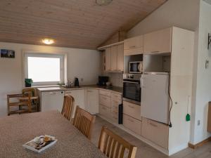 Kuchyň nebo kuchyňský kout v ubytování Solvang Apartments