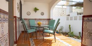 a dining room with a table and chairs at Casa El Limonero in Níjar
