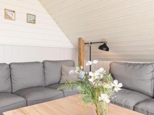 Et opholdsområde på 14 person holiday home in L kken