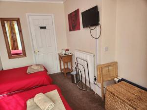 Μια τηλεόραση ή/και κέντρο ψυχαγωγίας στο Twin Palms Guesthouse +51 φωτογραφίες