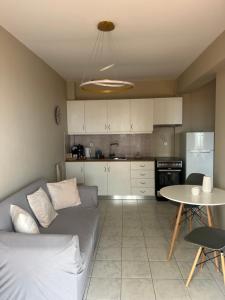 Η κουζίνα ή μικρή κουζίνα στο Golden View Suites