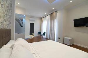 TV a/nebo společenská místnost v ubytování Slopes Suites and SPA