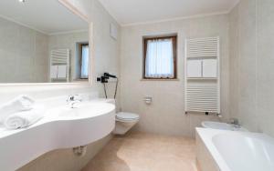 Koupelna v ubytování Hotel Onach + 37 fotografií