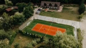 an aerial view of a tennis court in front of a house at Pensiunea Paradisul Verde in Oglinzi