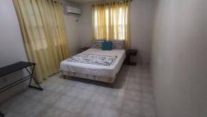 a bedroom with a bed in a room at villa nikiboko Bonaire in Kralendijk