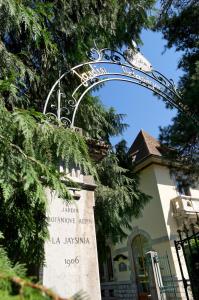 a monument in front of a building with a tree at Hôtel Alexane in Samoëns