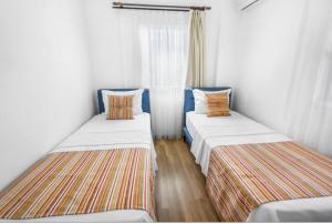Postel nebo postele na pokoji v ubytování Dibek Homes Villa & Hotel