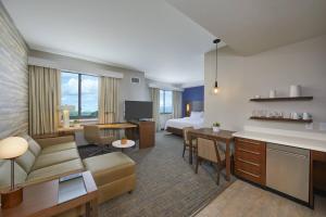 TV a/nebo společenská místnost v ubytování Residence Inn by Marriott Oahu Kapolei