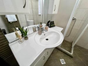 Imagen de la galería de Aristos hillside apartment, en Neos Marmaras