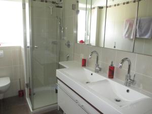 Kúpeľňa v ubytovaní Haus Birgit