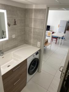 a bathroom with a washing machine and a sink at Appartement neuf 4pers. 250 mètres de la plage in Argelès-sur-Mer +30 photos