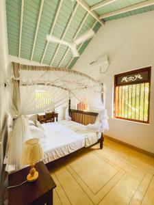 Кровать или кровати в номере Thalpe Serenity Shore