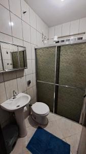 a bathroom with a toilet and a sink and a shower at Morada dos Anjos in Aparecida +4 photos