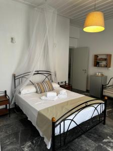 Postel nebo postele na pokoji v ubytování KIRIKOS ROOMS