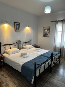 Postel nebo postele na pokoji v ubytování KIRIKOS ROOMS