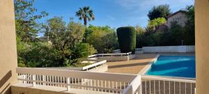 a backyard with a swimming pool and a white fence at "Côté Gibaou" Centre-ville Garage Piscine Terrasse in Cassis