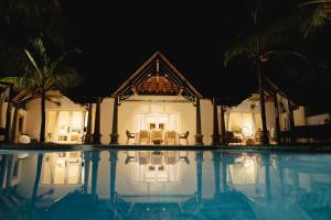 Piscine de l'établissement Maradiva Villas Resort and Spa ou située à proximité