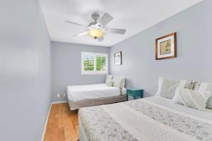 a bedroom with two beds and a ceiling fan at River Getaway in Fourth Crossing