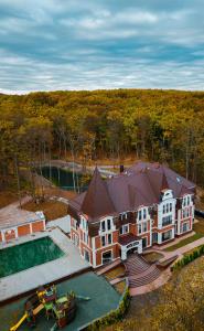 an aerial view of a large house with a swimming pool at Park Hotel Bristol in Uzhhorod