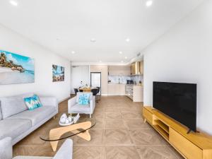 Dapur atau dapur kecil di Sweeping Ocean view Apt w Carpark and rooftop pool