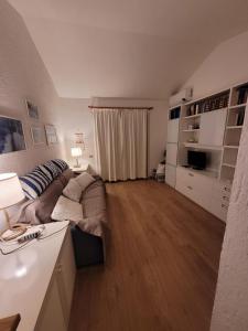 Χώρος καθιστικού στο A seaside apartment with a terrace&private beach