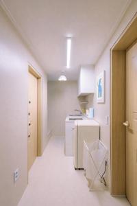 Η κουζίνα ή μικρή κουζίνα στο Marie's House 101 Hongdae