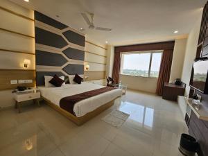 Hotel Grand Darshan Vadodara客房内的一张或多张床位