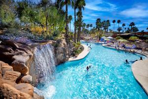 Hilton Phoenix Resort at the Peak内部或周边的泳池