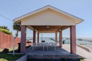 a pavilion with a picnic table in front of the beach at Quality Inn Rockport on Aransas Bay in Rockport