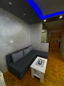 a living room with a couch and a table at Play Apartman Obrenovac in Obrenovac