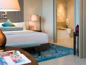 Letto o letti in una camera di Raffles Jakarta