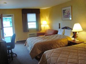 מיטה או מיטות בחדר ב-Budget Host Inn