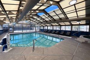 a large swimming pool in a large building at La Quinta Inn & Suites by Wyndham Yakima Downtown in Yakima