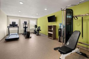 a gym with several exercise equipment in a room at WoodSpring Suites Bowling Green I-65 in Bowling Green