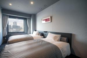 Een bed of bedden in een kamer bij 東京豊洲 万葉倶楽部