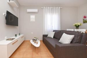 TV a/nebo společenská místnost v ubytování Cyclamen Apartments