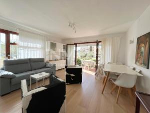 Posezení v ubytování Plata baja en zona de Vilafortuny 102C - INMO22