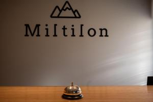 Ein Zertifikat, Auszeichnung, Logo oder anderes Dokument, das in der Unterkunft Miltilon ausgestellt ist