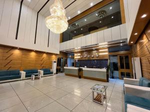 Hotel Grand Darshan Vadodara的休息区