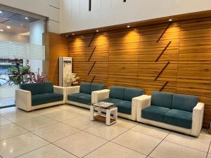 Hotel Grand Darshan Vadodara的休息区