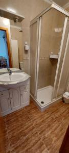 Et badeværelse på Bungalow Magnolias 20 en Santa Pola + 62 billeder