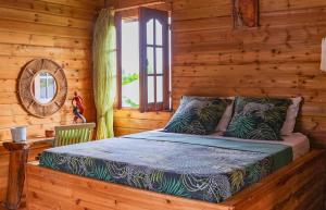 Postel nebo postele na pokoji v ubytování les gites du cocon + 37 fotografií