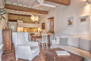 A seating area at Appartamenti Anguria Toscana