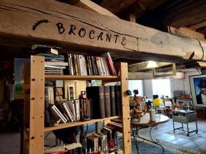 a book shelf filled with books in a room at chambre indépendante dans le moulin in Pouilly-sur-Vingeanne