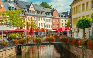 Cảnh Saarburg hoặc tầm nhìn thành phố từ căn hộ