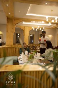 En restaurant eller et andet spisested på Hotel Rewa Ladakh