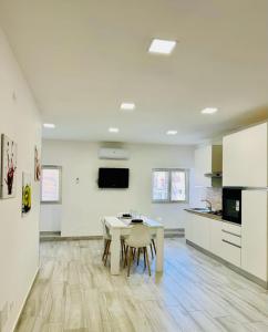 a kitchen and dining room with a table and chairs at Casa vacanze in centro! in Caltagirone